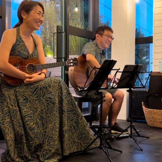 今回は久しぶりに2人だけでのライブでした🎶2人だけで演奏するのは3年ぶりくらいかもしれません。
⁡⁡ハワイアン、日本の曲、jazzなど色々なジャンルの歌を演奏しました。お客様とともに楽しい時間を過ごせて幸せでした❤⁡
⁡ありがとうございました!!⁡⁡
⁡
⁡⁡⁡ #ハワイアンミュージック ⁡
⁡⁡#ライブ  #ハワイアンカフェ ⁡⁡
⁡ #名古屋 ⁡ #楽しい
