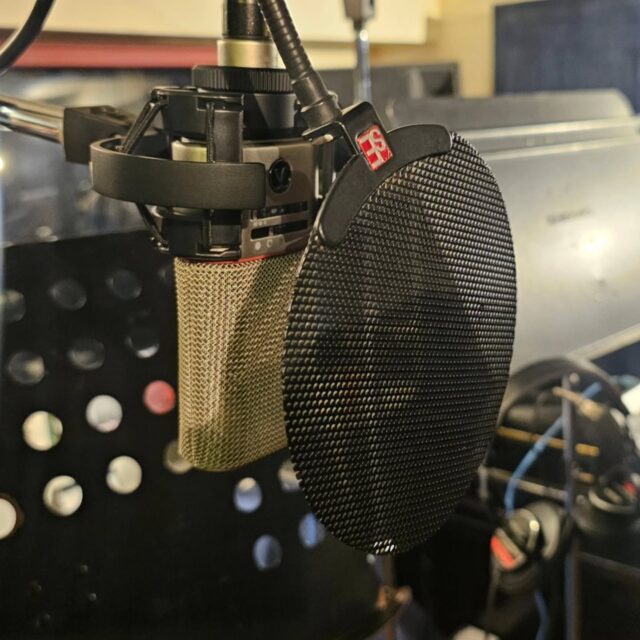 Lately, my feed has been filled with friends who are pushing forward toward the GRAMMY finals.
I admire their dedication so much — and to be honest, it also reminds me of the frustration from this year.
Hiliu didn’t advance to the next round this time.
But the lessons we gained have already sparked our next steps.
We’re moving forward again, starting today.
And next time, we will reach even higher.
Thank you all for your constant support — it means the world to us.
グラミー本戦に向けて頑張っている仲間たちの投稿が、たくさん目に入ってきます。
その姿を見るたびに、心から尊敬すると同時に……やっぱり悔しい気持ちもあります。
今回、Hiliuは次のステージへ進むことができませんでした。
でも、この経験で見えた課題や学びが、すでに私たちを次へと動かしています。
次回こそは必ず届くように。
今日からもう、新しい挑戦が始まっています。

#Hiliu #HiliuMusic #GrammyAwards #Grammy2026
#Aloha #MusicJourney #NewBeginnings #HiroSekine
#HawaiianMusic #NaHokuHanohano #MusicianLife
#次へ進む力 #音楽のある暮らし #挑戦は続く #感謝